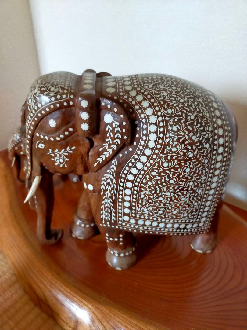 【値下げ】インド象の置物（木彫りの置物です）