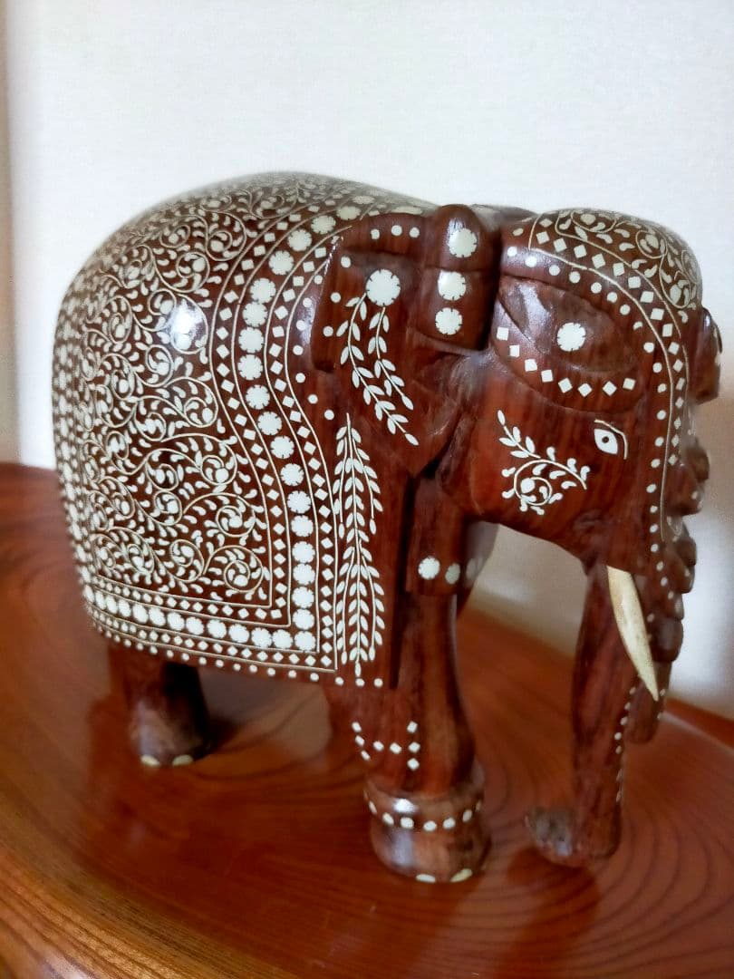 【値下げ】インド象の置物（木彫りの置物です）