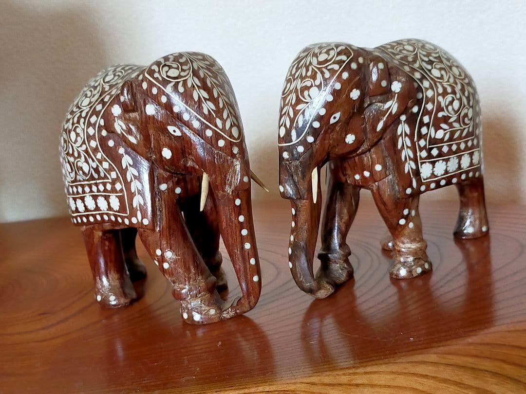 【値下げ】インド象の置物（木彫りの置物です）