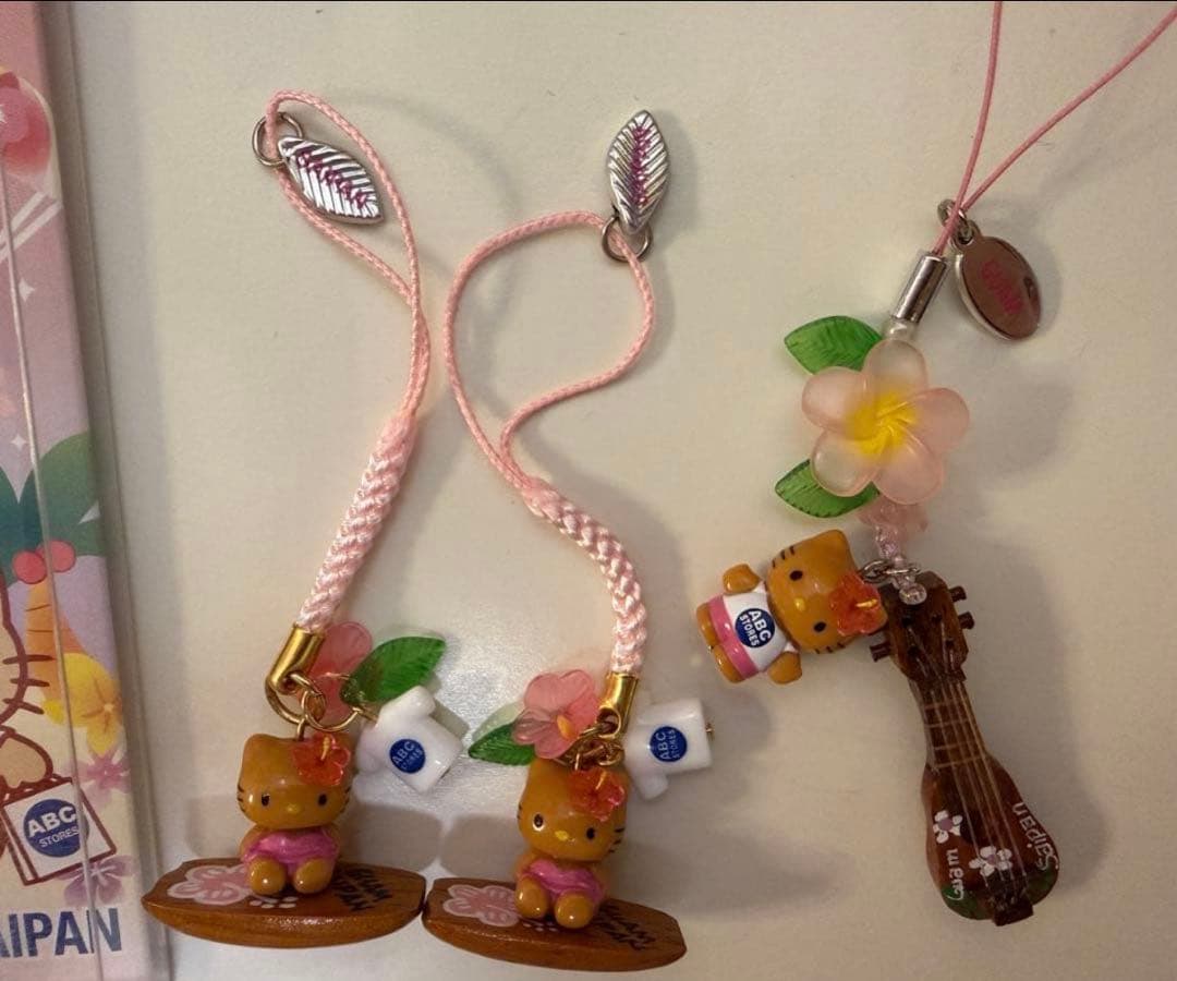 ご当地ハワイグアム日焼けkitty根付けストラップ abcstore