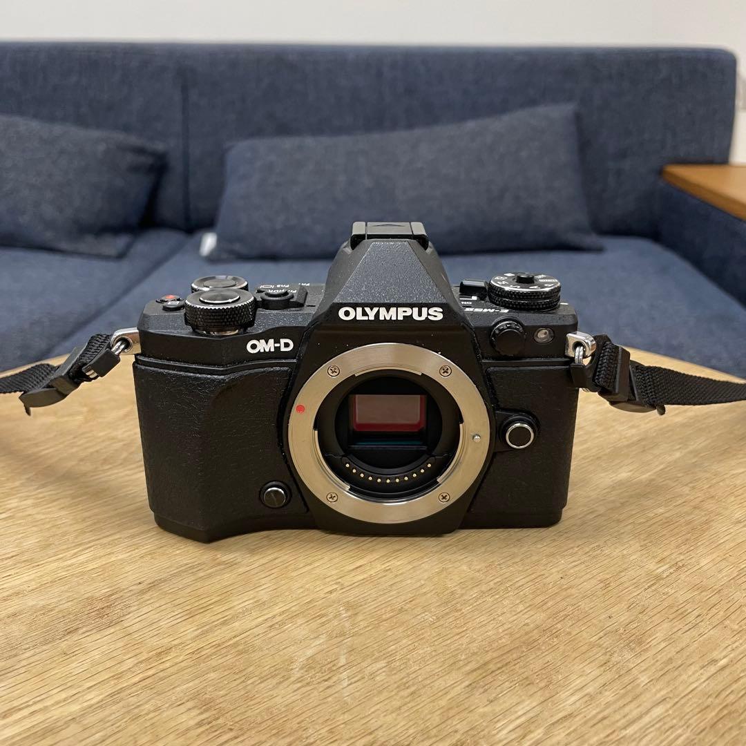 OLYMPUS ミラーレス一眼カメラ OM-D E-M5 MarkII レンズ付