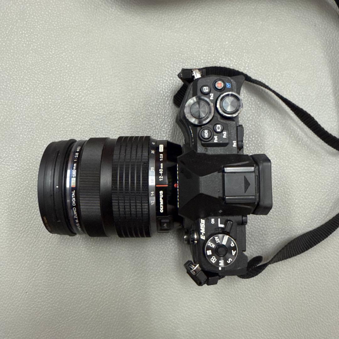 OLYMPUS ミラーレス一眼カメラ OM-D E-M5 MarkII レンズ付