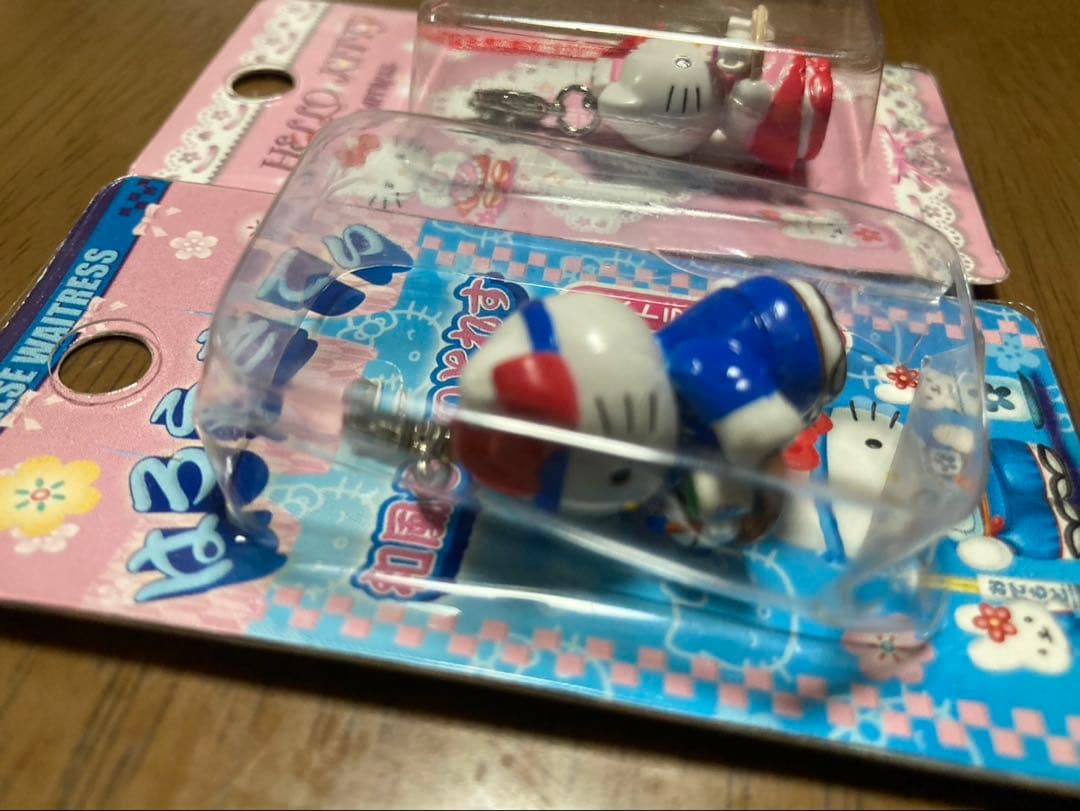 希少 激レア 新品 ご当地 ハローキティ レストラン ウェイトレス ストラップ