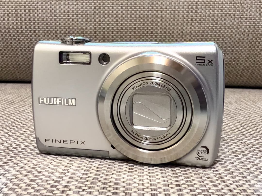 FUJIFILM FinePix F100fd SDカード・充電器・革ケース