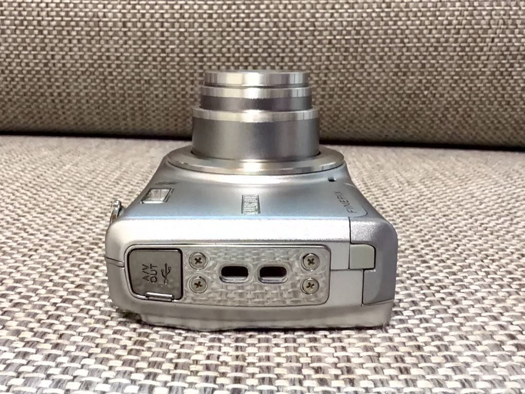 FUJIFILM FinePix F100fd SDカード・充電器・革ケース
