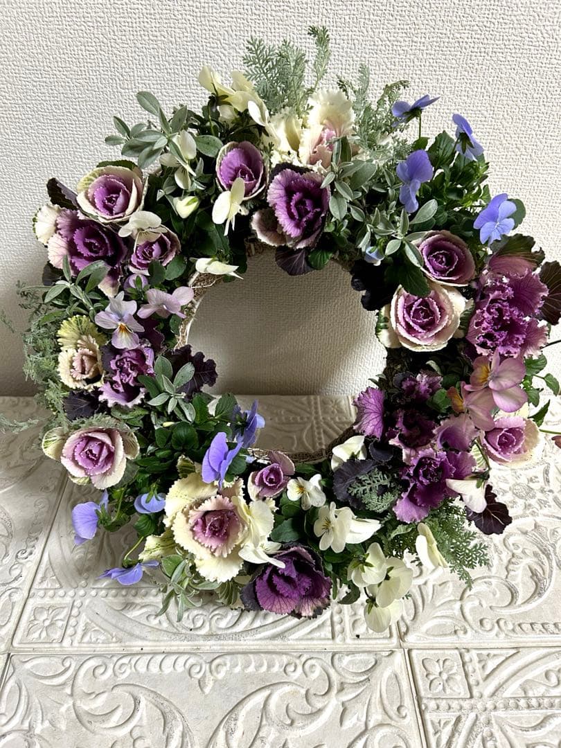 ハボタンとビオラのアンティークリース