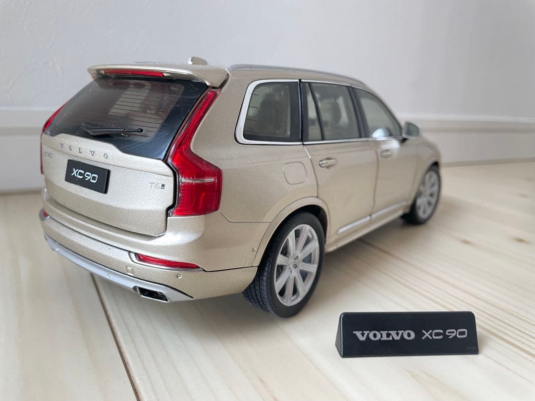 ボルボ　 XC90 ミニカー 1/18