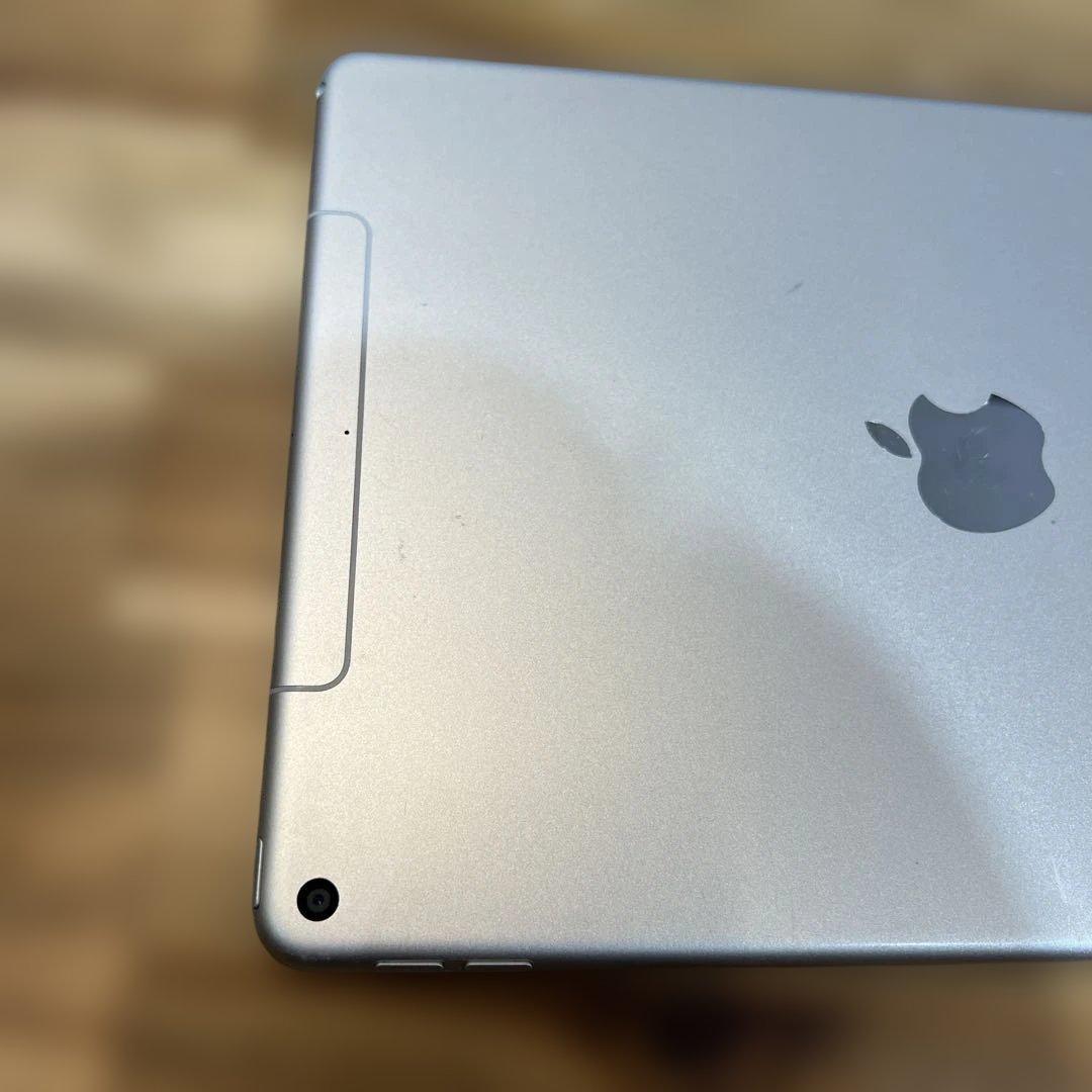 K1528 SIMフリー　iPad Air３　64GB