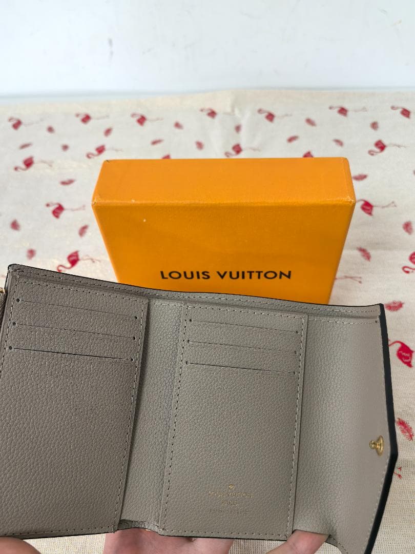 トープカラー 上品レザー財布 カードポケット多め 使いやすい 男女兼用