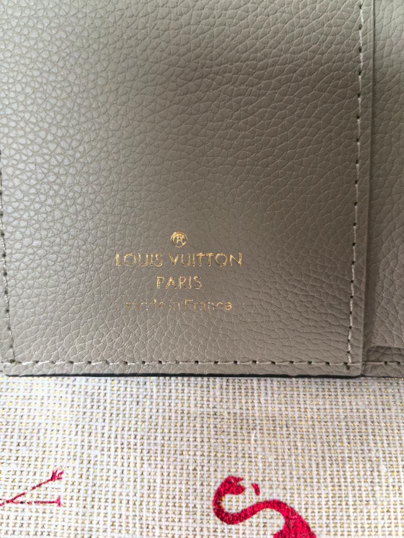 トープカラー 上品レザー財布 カードポケット多め 使いやすい 男女兼用