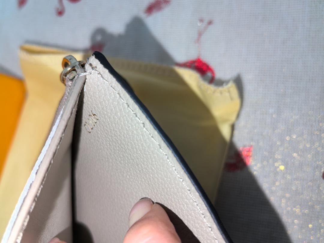 トープカラー 上品レザー財布 カードポケット多め 使いやすい 男女兼用