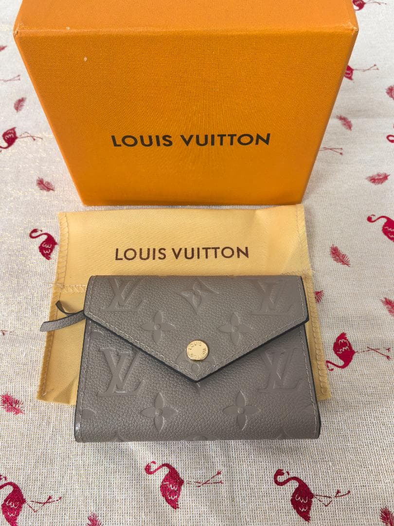 トープカラー 上品レザー財布 カードポケット多め 使いやすい 男女兼用