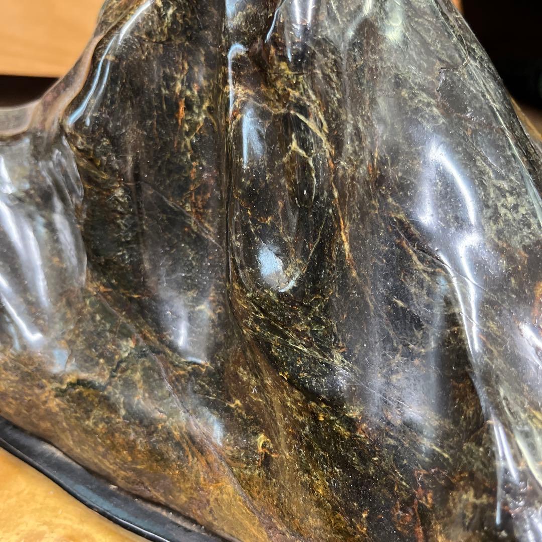 鑑賞石　天然石　置物　インテリアオブジェ　山の彫刻　玄関や床の間に神聖な印象へ