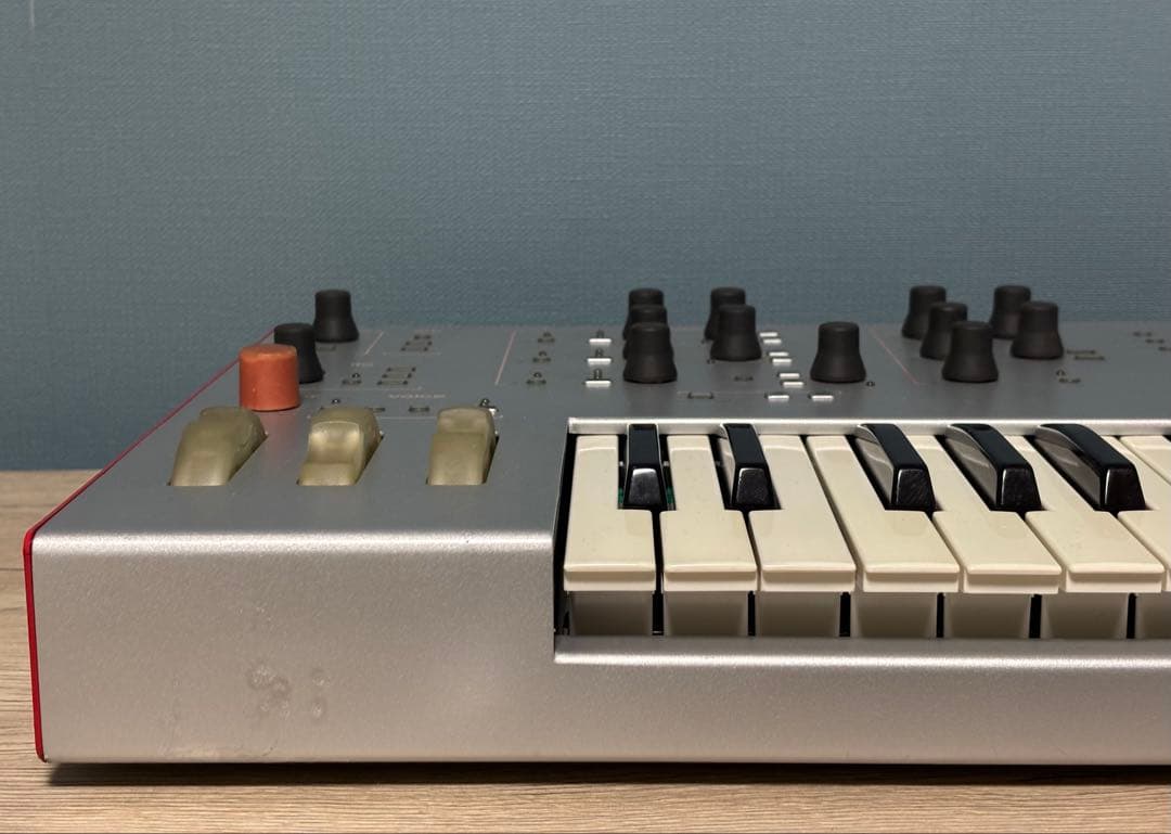 Alesis ion シンセサイザー 49鍵盤　ハードケース付き 動作確認済み。