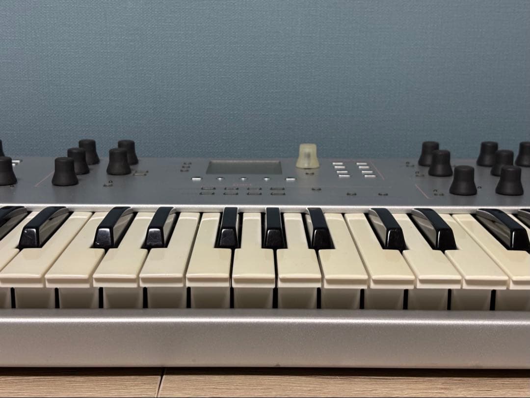 Alesis ion シンセサイザー 49鍵盤　ハードケース付き 動作確認済み。
