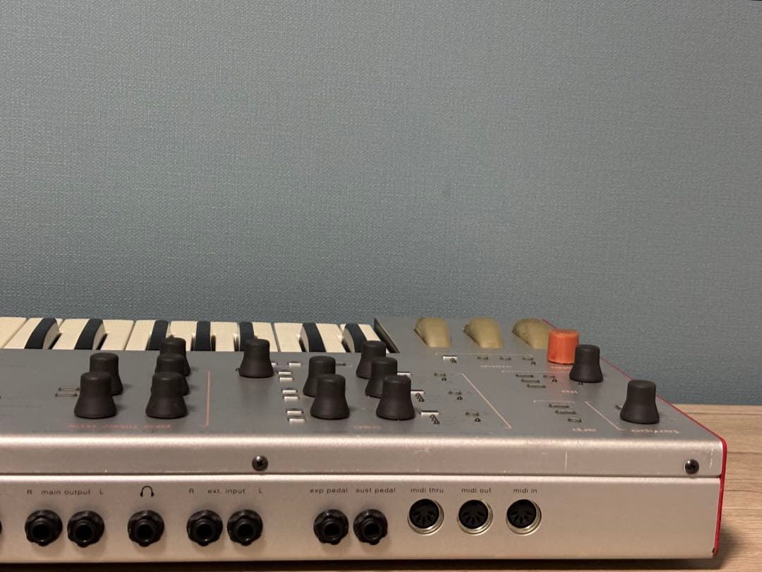 Alesis ion シンセサイザー 49鍵盤　ハードケース付き 動作確認済み。