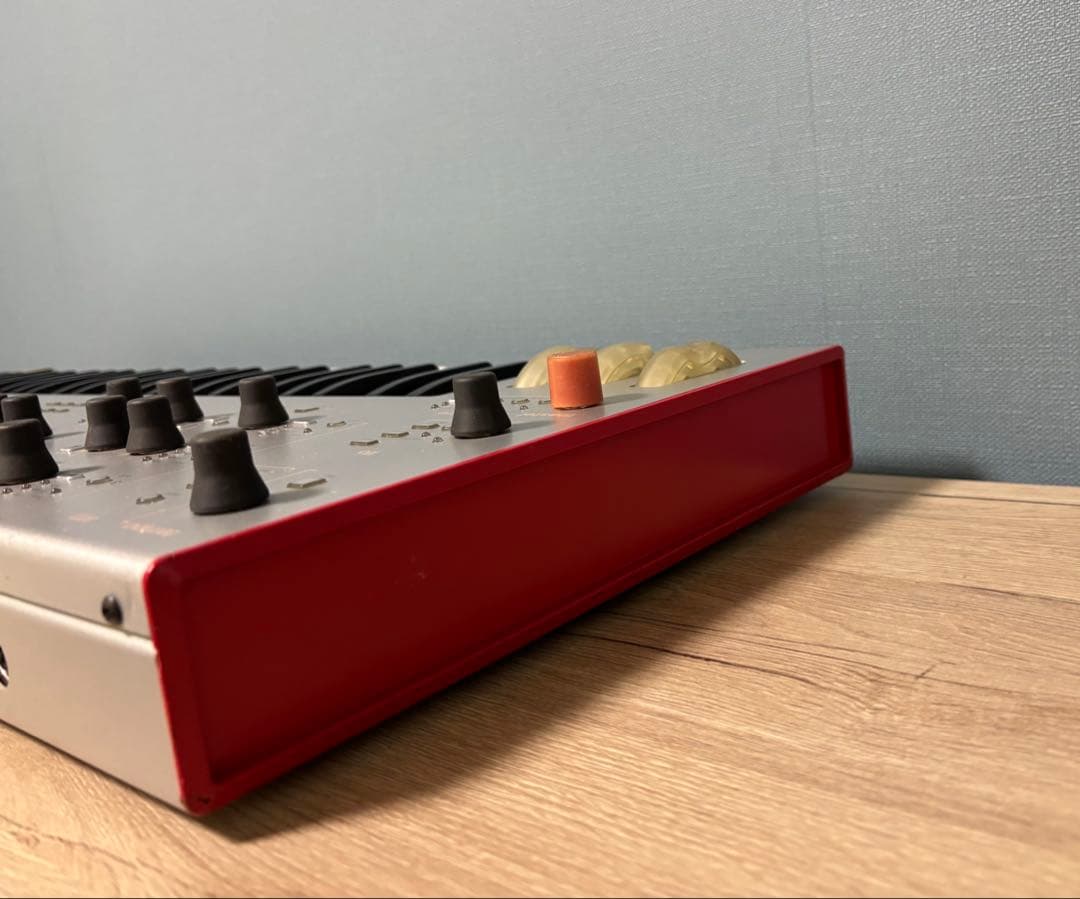 Alesis ion シンセサイザー 49鍵盤　ハードケース付き 動作確認済み。