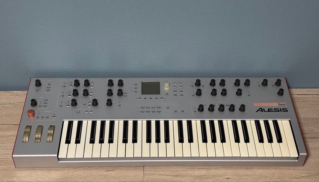 Alesis ion シンセサイザー 49鍵盤　ハードケース付き 動作確認済み。