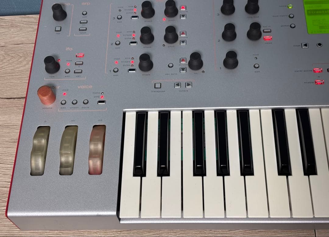 Alesis ion シンセサイザー 49鍵盤　ハードケース付き 動作確認済み。