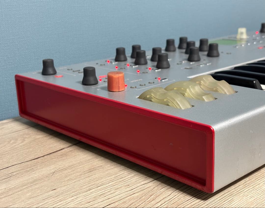 Alesis ion シンセサイザー 49鍵盤　ハードケース付き 動作確認済み。