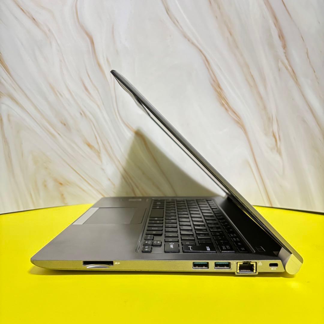 【持ち歩き◎】東芝13.3薄型ノートPC オフィス付！メモリ8G＆爆速新品SSD