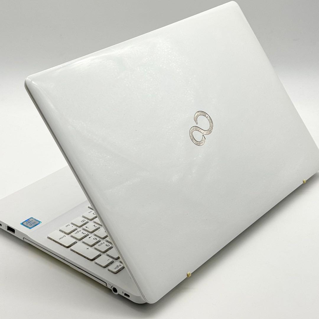 美品 富士通ノートパソコン i7 16GB 新品SSD512 高速 11pro