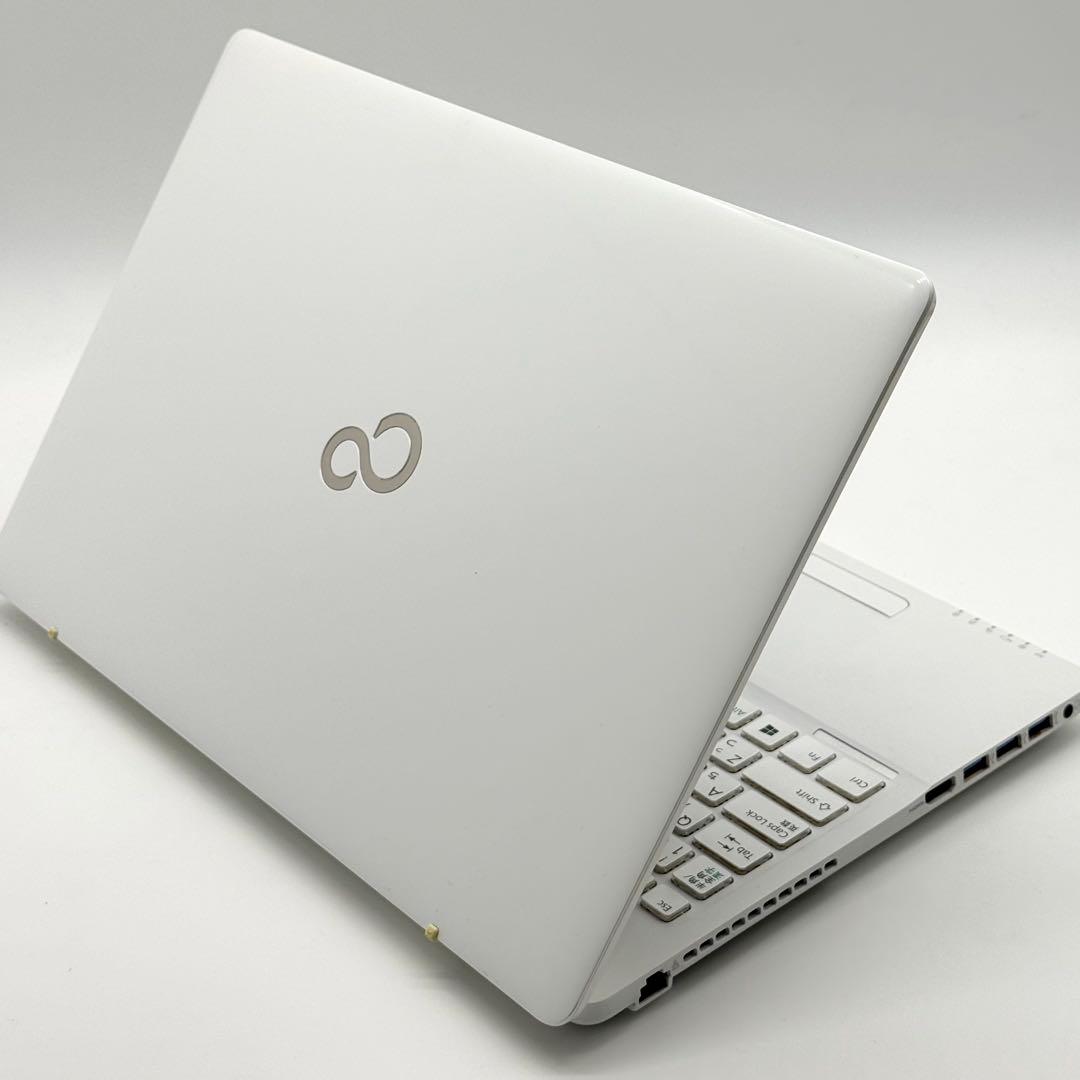 美品 富士通ノートパソコン i7 16GB 新品SSD512 高速 11pro