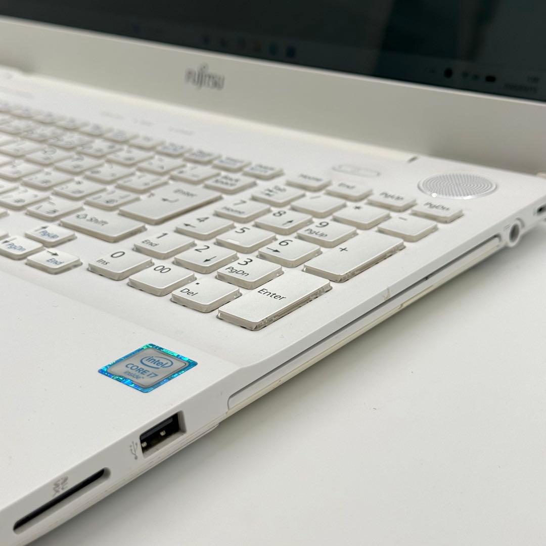美品 富士通ノートパソコン i7 16GB 新品SSD512 高速 11pro