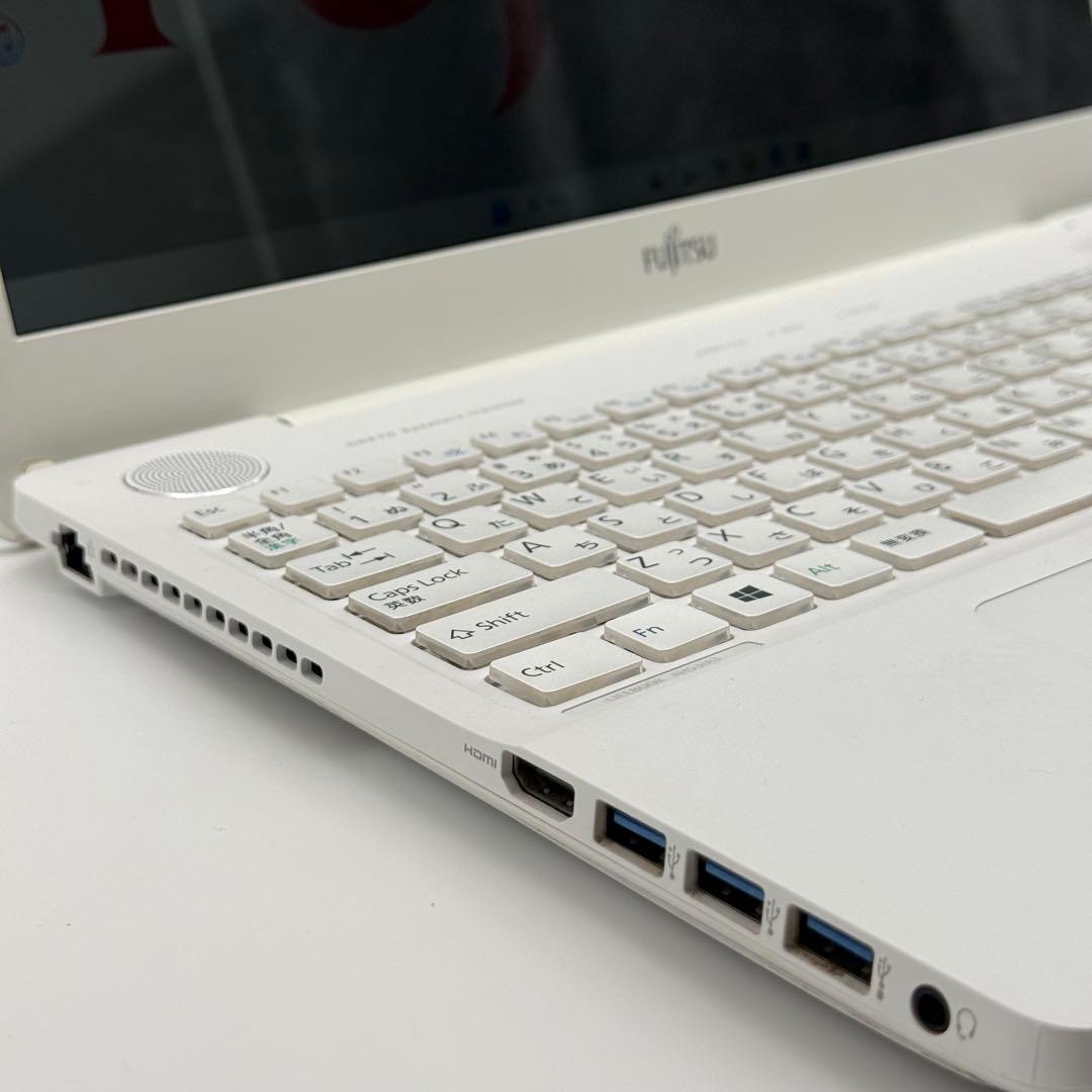 美品 富士通ノートパソコン i7 16GB 新品SSD512 高速 11pro