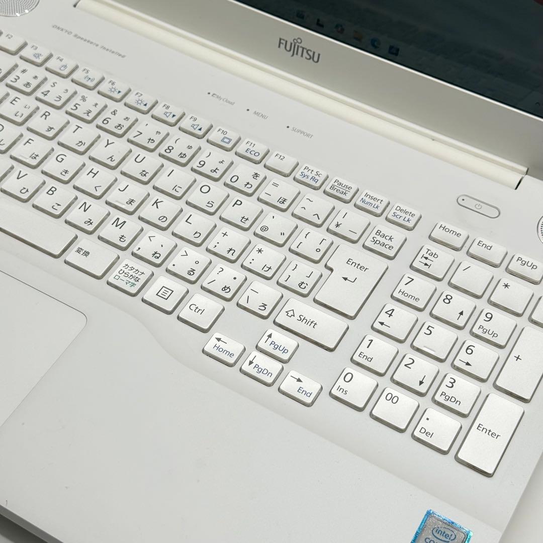 美品 富士通ノートパソコン i7 16GB 新品SSD512 高速 11pro