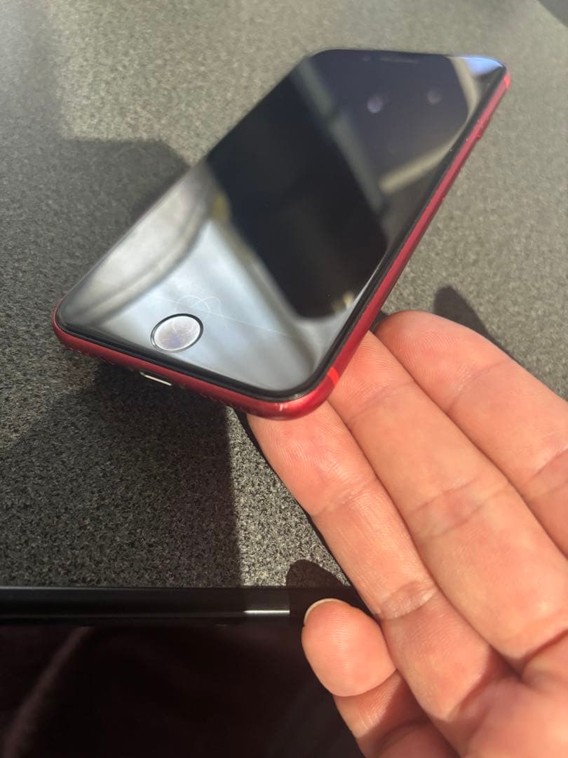 Apple iPhone SE (第2世代) レッド　アイフォンSE2 64GB