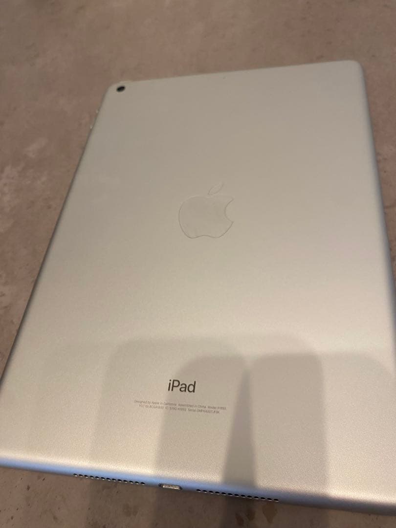 【最終値下げ】iPad 第6世代 32GB SIMフリー　シルバー