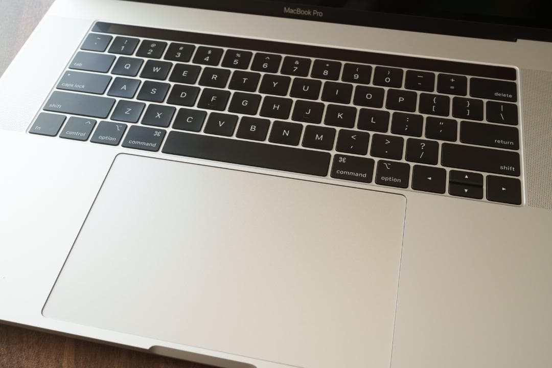 MacBookPro2018 15インチ i9 32GB 1TB USキー