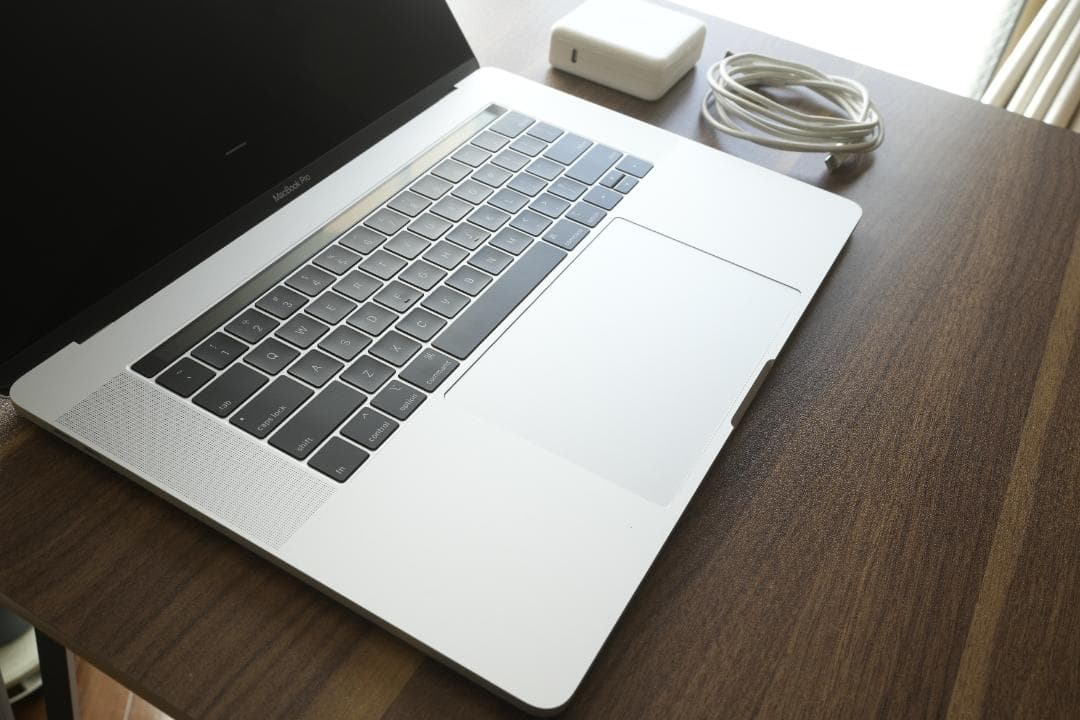 MacBookPro2018 15インチ i9 32GB 1TB USキー