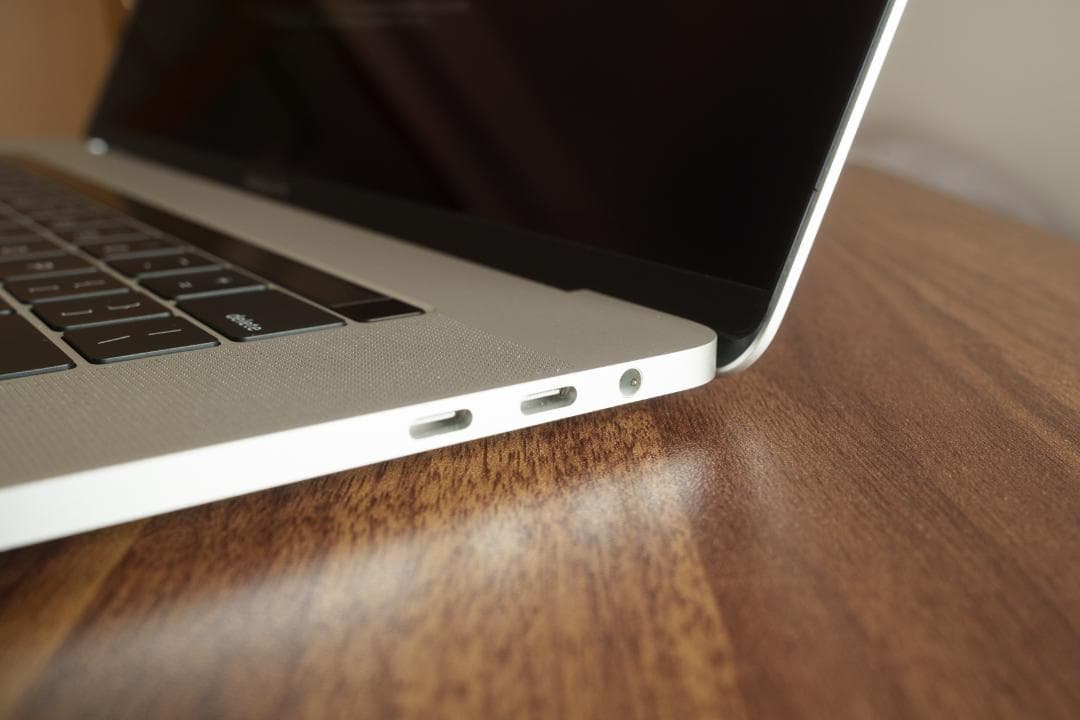 MacBookPro2018 15インチ i9 32GB 1TB USキー