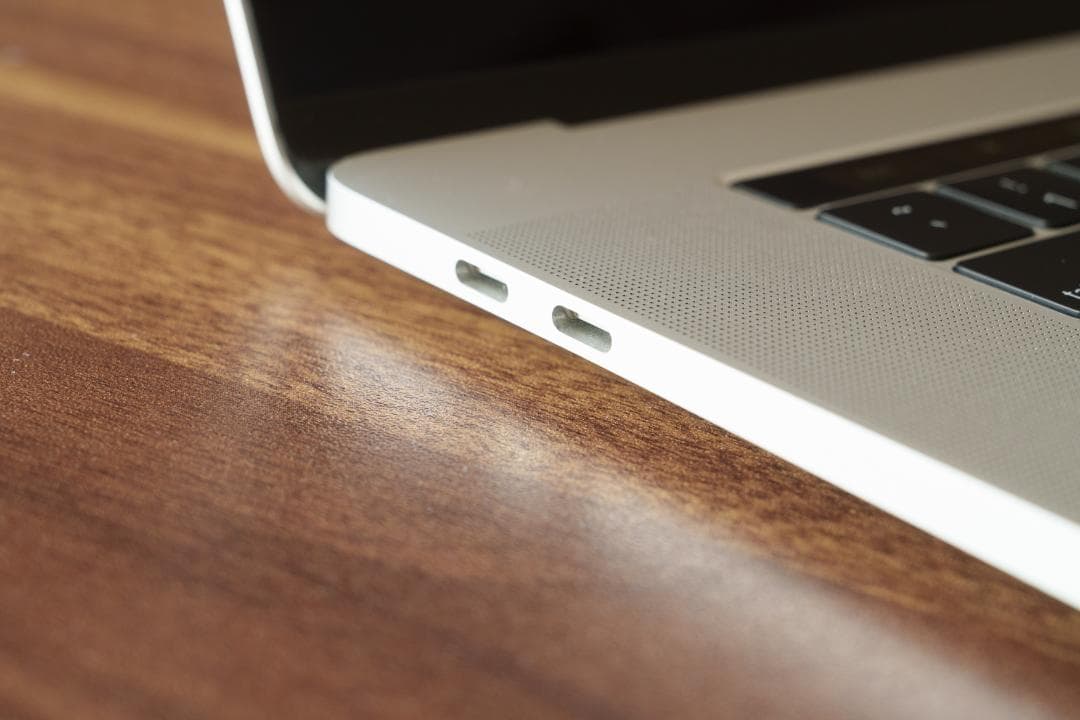 MacBookPro2018 15インチ i9 32GB 1TB USキー