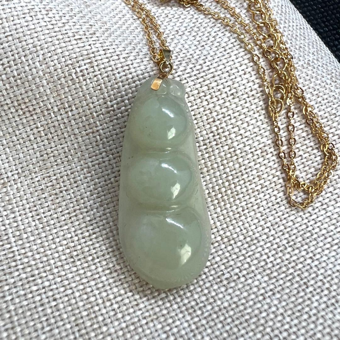 18k使用和田玉翡翠ライトグリーン枝豆型のペンダントトップAB1047