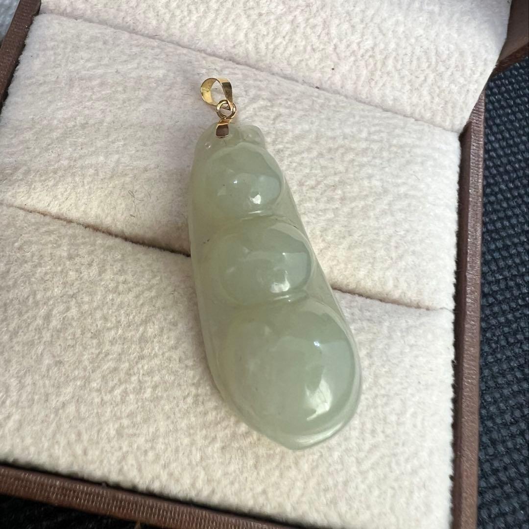 18k使用和田玉翡翠ライトグリーン枝豆型のペンダントトップAB1047