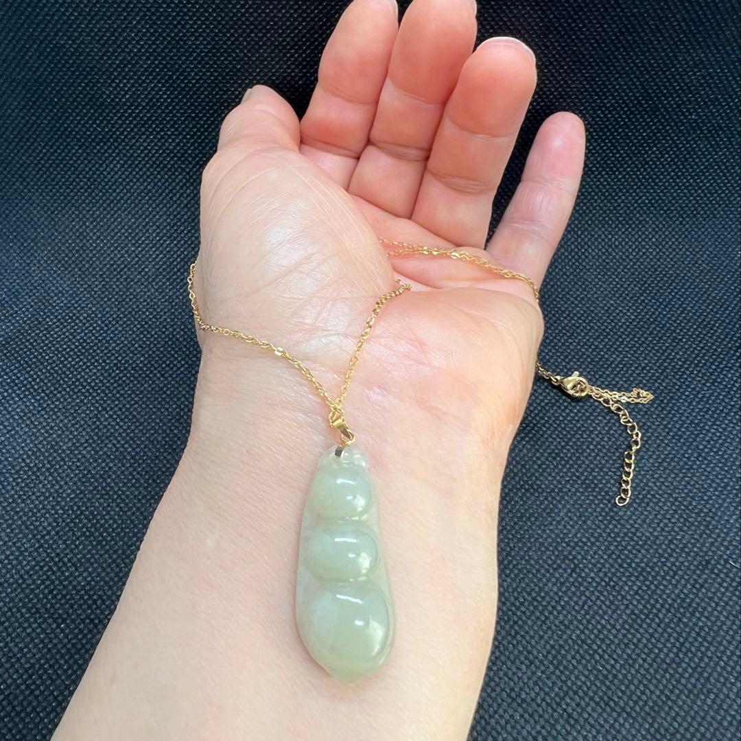 18k使用和田玉翡翠ライトグリーン枝豆型のペンダントトップAB1047