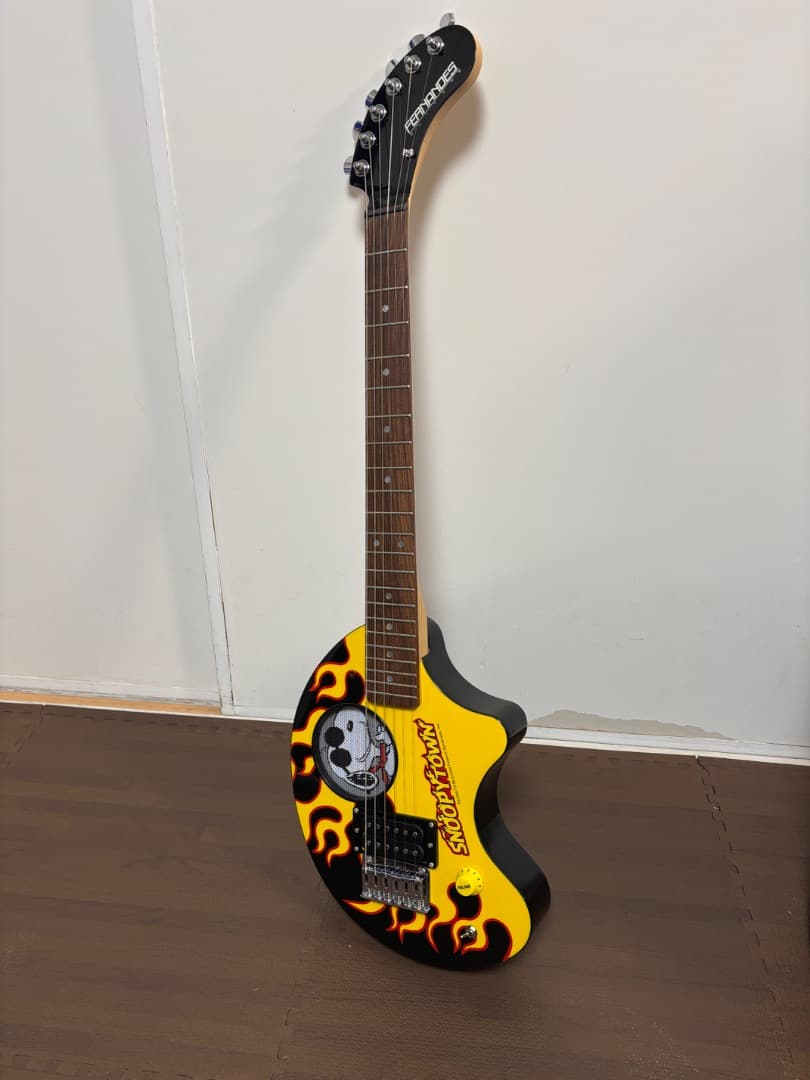 FERNANDEフェルナンデス スヌーピー アンプ内蔵 エレキギター