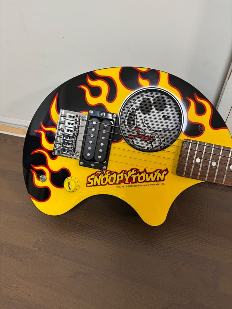 FERNANDEフェルナンデス スヌーピー アンプ内蔵 エレキギター
