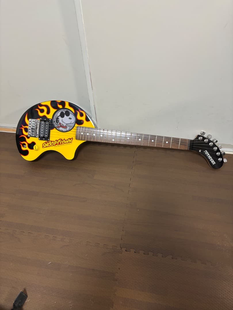 FERNANDEフェルナンデス スヌーピー アンプ内蔵 エレキギター