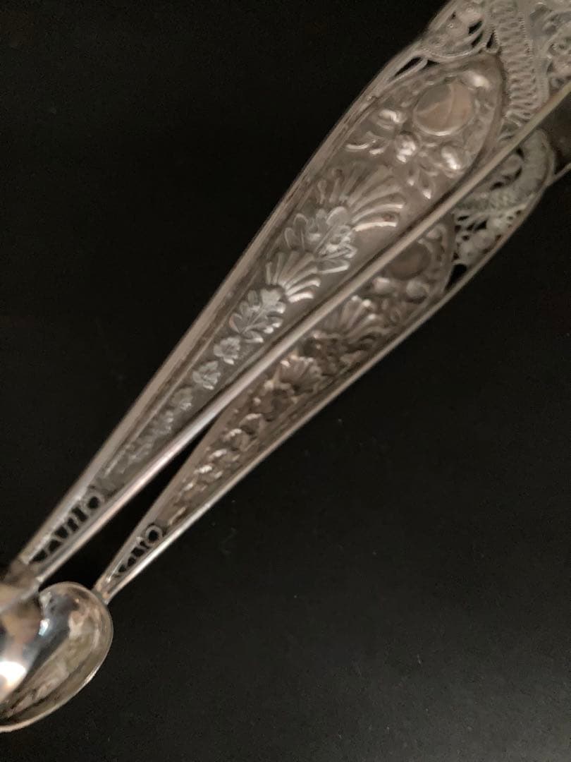【匿名発送】英国　アンティーク 透かし模様　Silver シュガートング