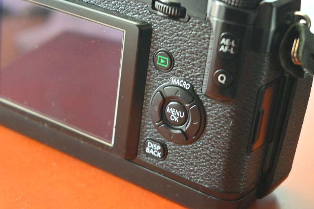 FUJIFILM X Pro1ボディ、専用グリップ　化粧箱