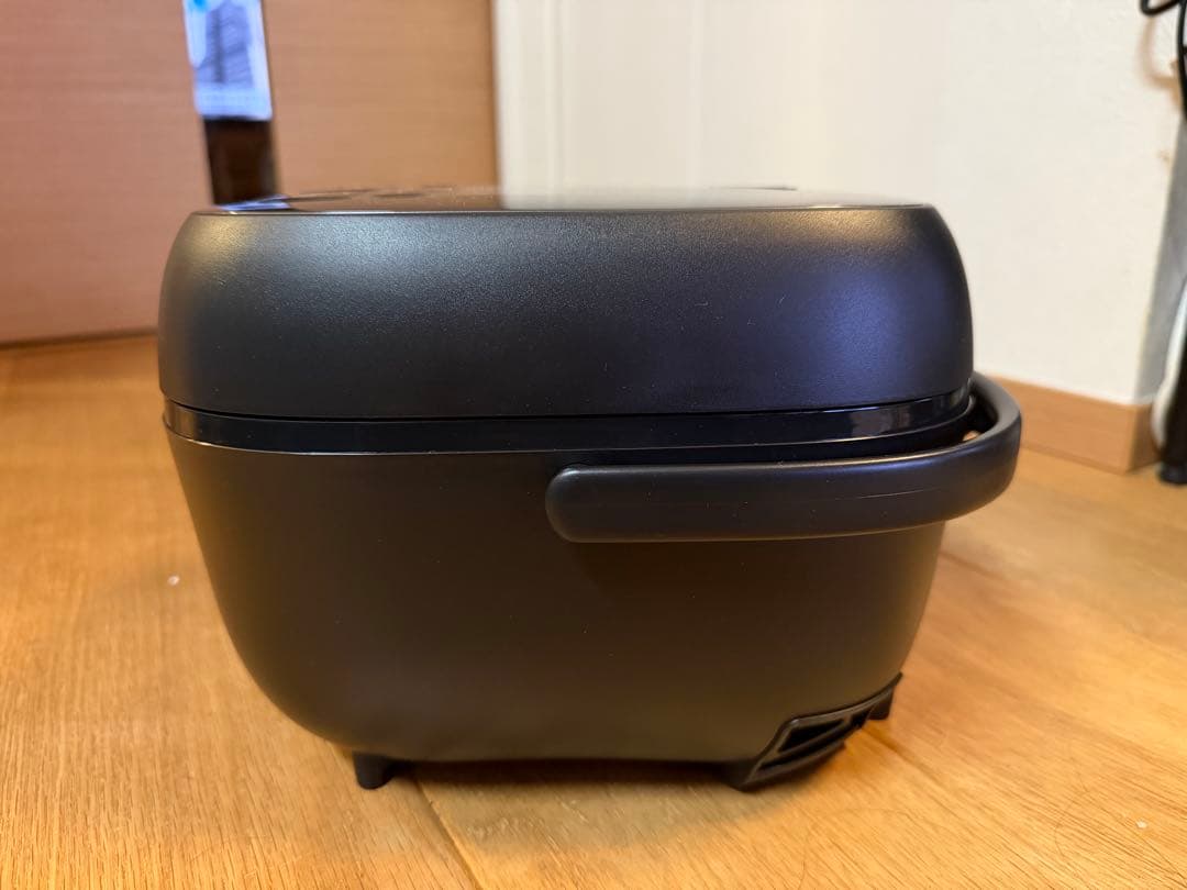 【2025年製】美品 TIGER 炊飯器 炊きたて JBS-B055 3合炊