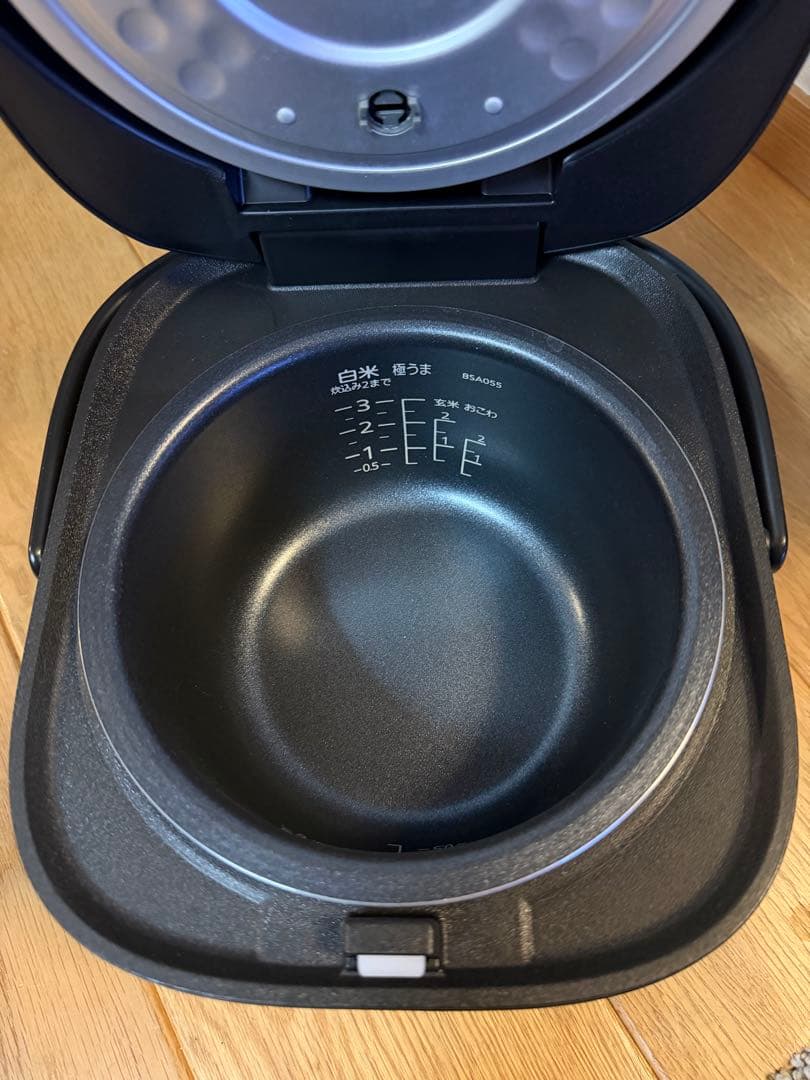 【2025年製】美品 TIGER 炊飯器 炊きたて JBS-B055 3合炊