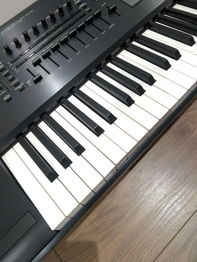 KORG KRONOS-73 完動品 キャスター付ケース＆シールド付属