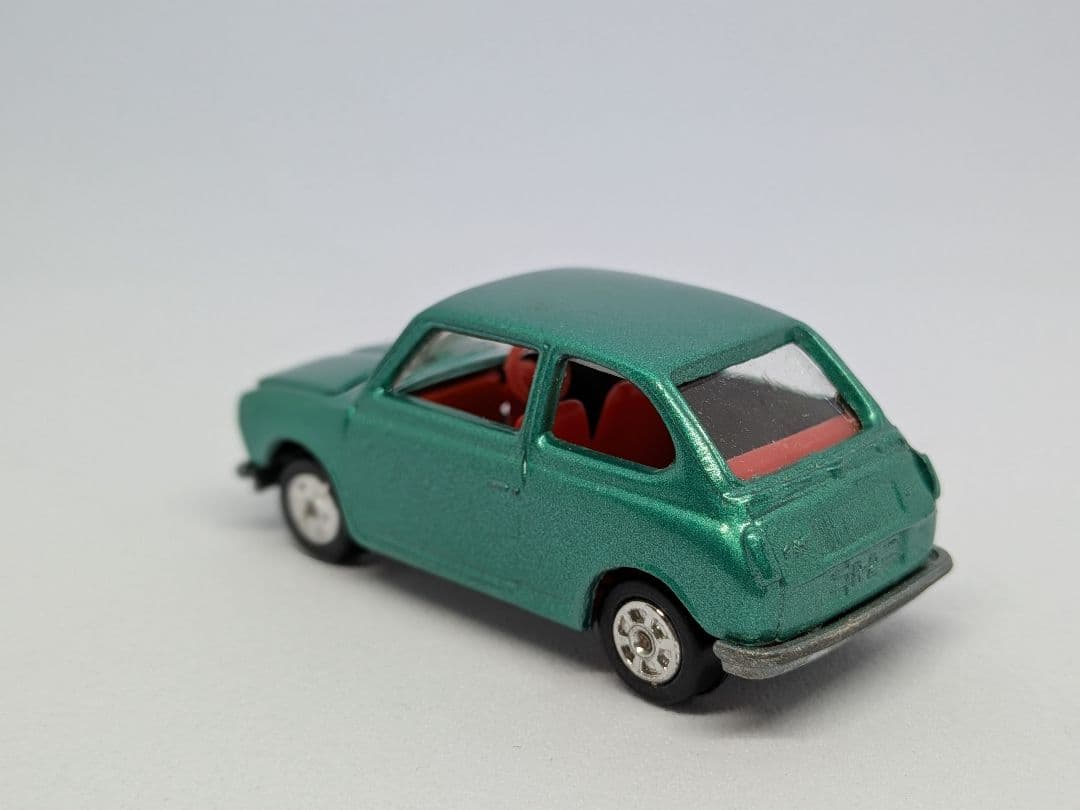 トミカ 黒箱　日本製SUBARU R2 緑色
