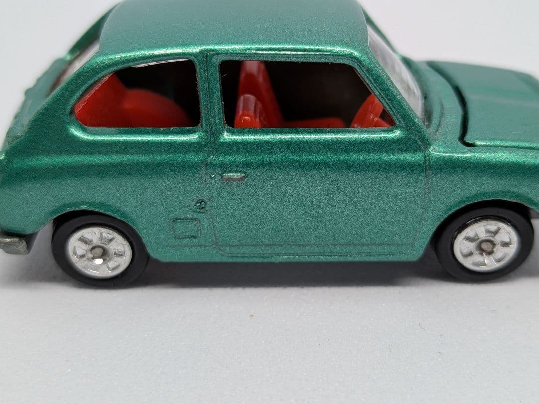 トミカ 黒箱　日本製SUBARU R2 緑色