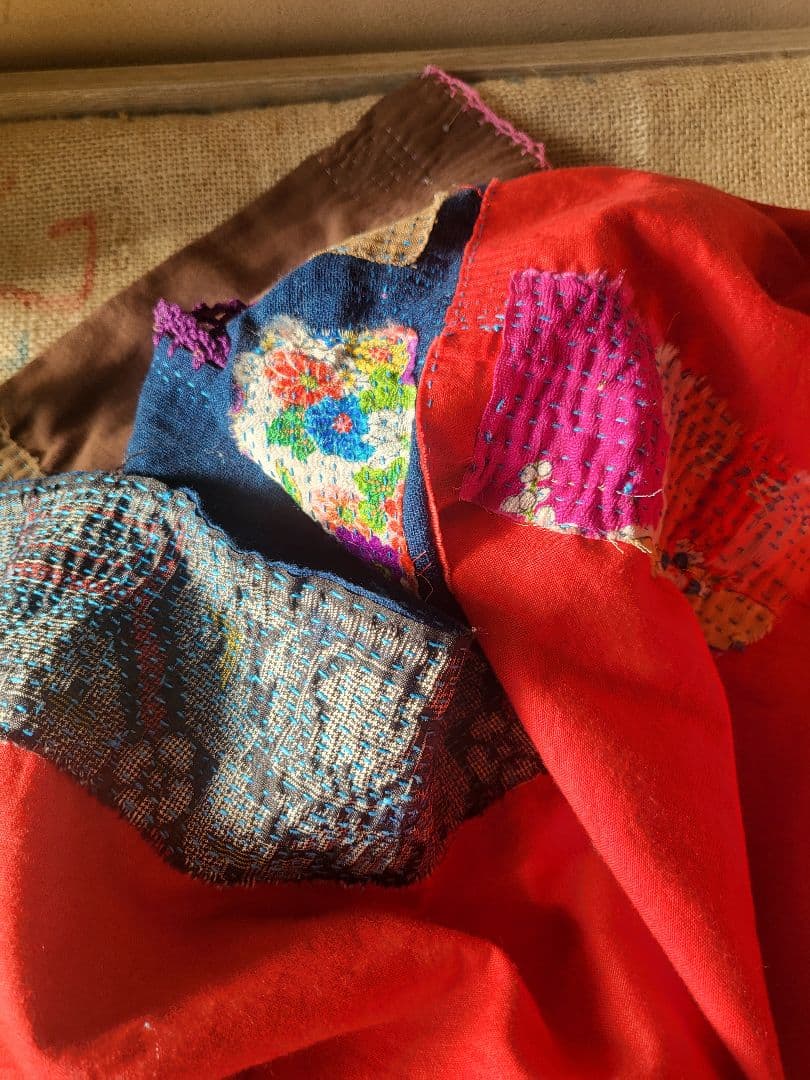 一点物 手縫い刺し子ストール藍染め蚊帳生地＋大島紬＋晴れ着古布 208×34cm